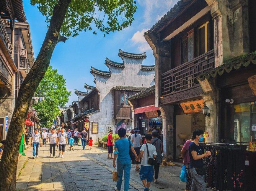 男朋友叫我，早点睡觉，不要跟我妈一样，他是什么意思？